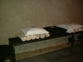 smooth, soft and lazy...die kissen mit mur.at logo